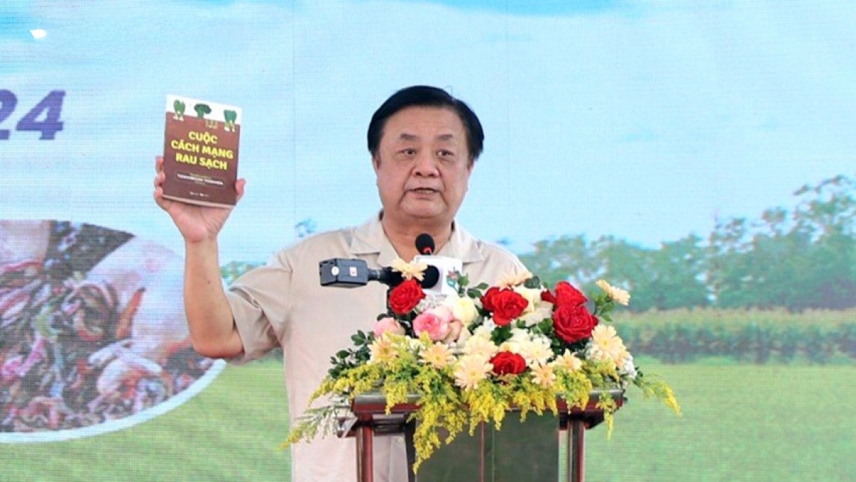 Bộ trưởng Bộ Nông nghiệp và Phát triển nông thôn Lê Minh Hoan tại Ngày hội lúa, rươi hữu cơ Tứ Kỳ (Hải Dương)