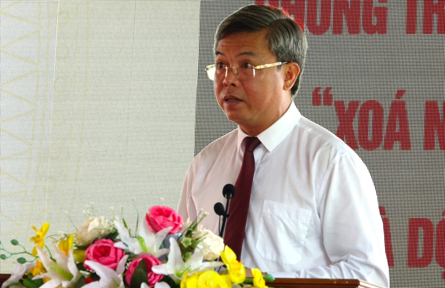 Ông Nguyễn Lưu Trung, Phó Chủ tịch UBND tỉnh, Phó Chủ tịch thứ Nhất Hội đồng Thi đua