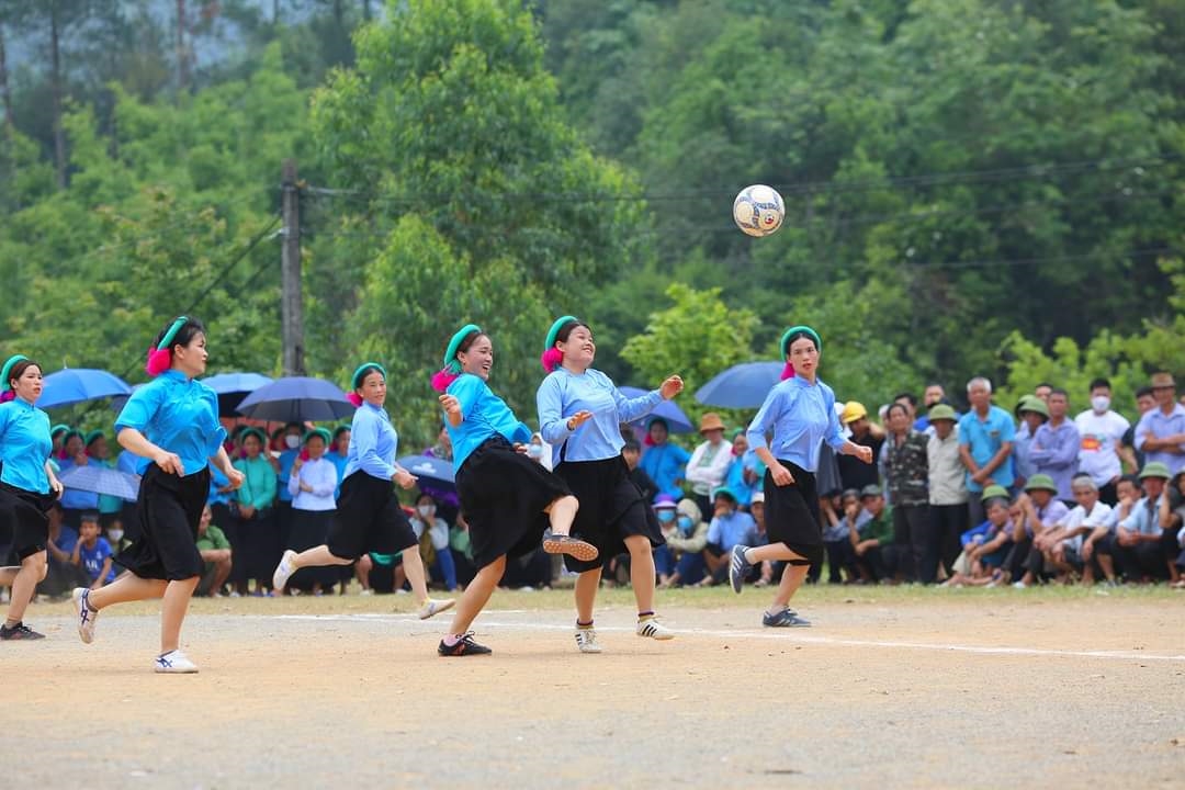 Đá bóng nữ trở thành một trong những sản phẩm du lịch cộng đồng độc đáo của huyện Bình Liêu