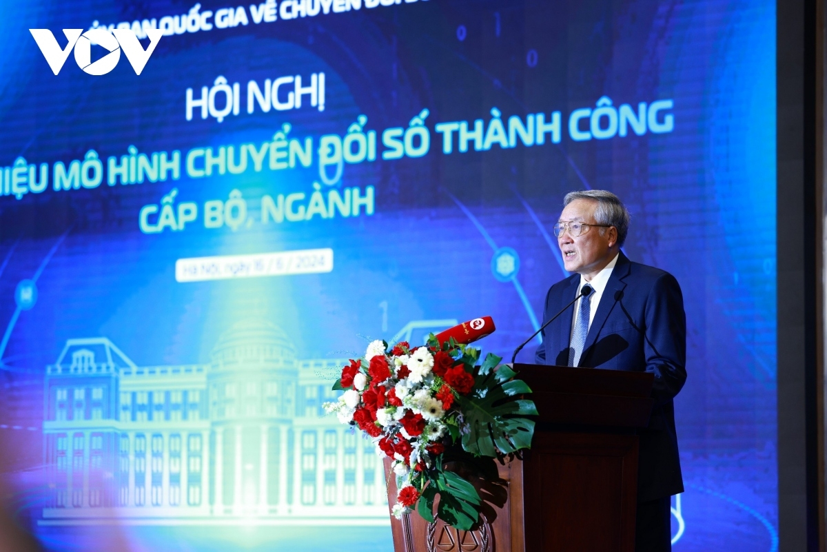 Chánh án Tòa án nhân dân tối cao Nguyễn Hòa Bình phát biểu tại Hội nghị