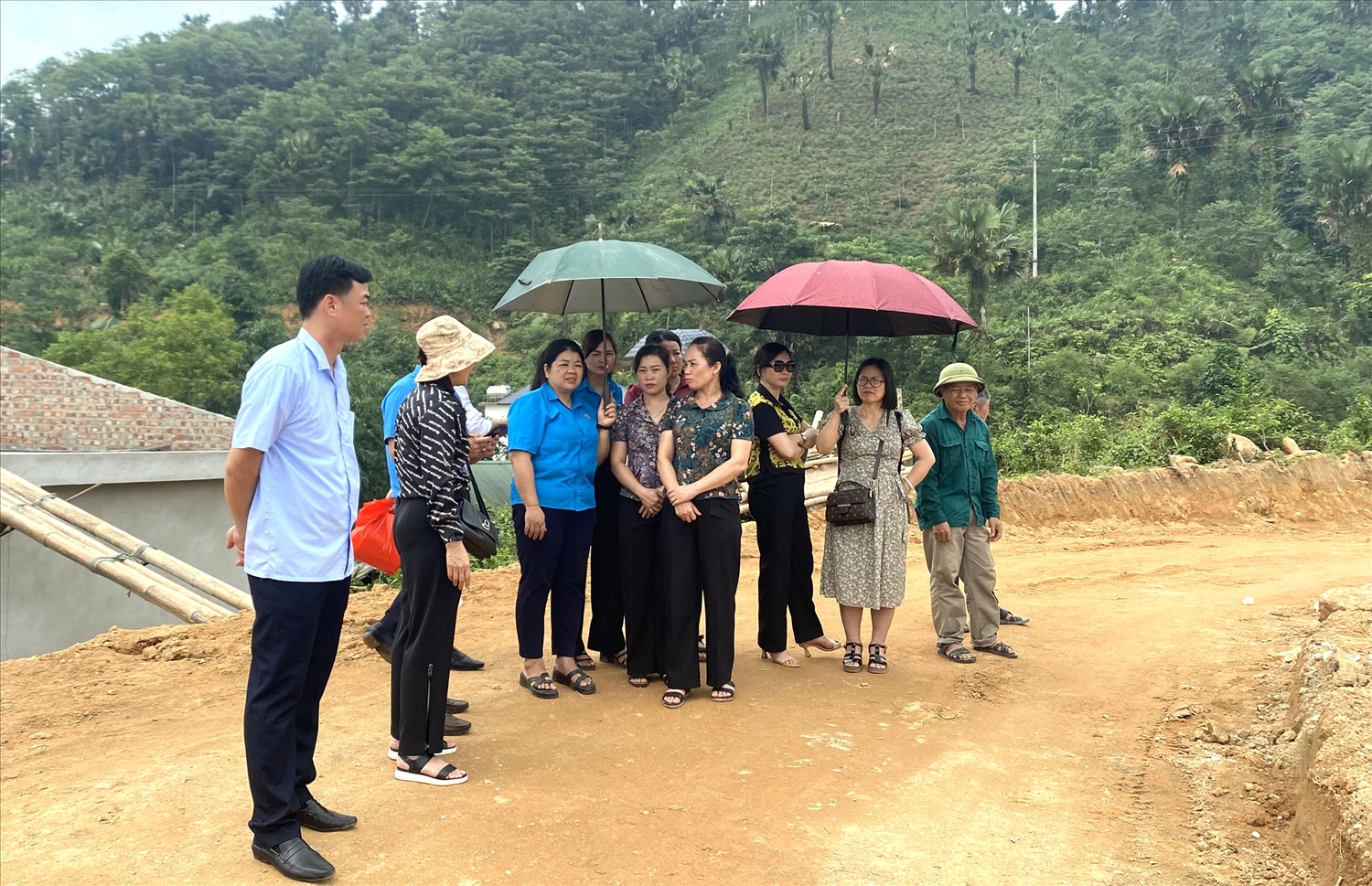 Đoàn công tác của Ủy ban Dân tộc kiểm tra thực tế tại thôn Thượng Bình, xã Yên Thành, huyện Quang Bình