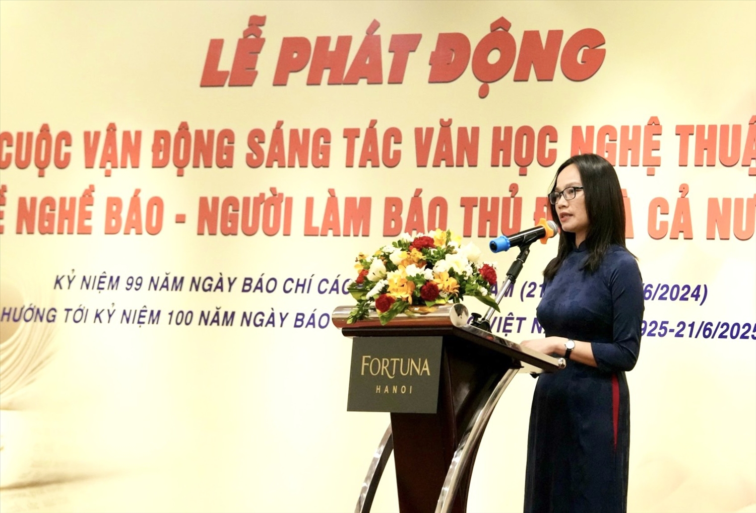 Nhà báo Vương Minh Huệ, Tổng biên tập Tạp chí Người Hà Nội, Trưởng Ban Tổ chức phát biểu tại Lễ phát động.