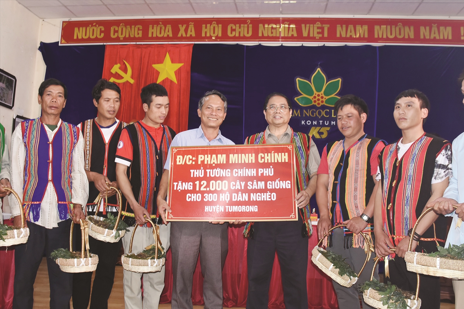 Thủ tướng Chính phủ Phạm Minh Chính tặng 12.000 cây giống sâm Ngọc Linh cho đồng bào Xơ Đăng huyện Tu Mơ Rông, tỉnh Kon Tum