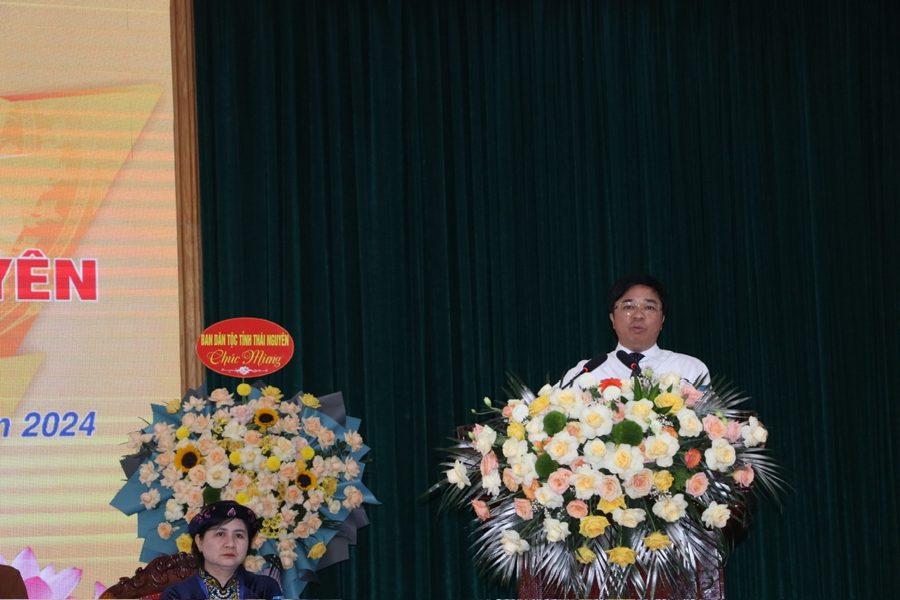 Ông Bùi Văn Lương, Ủy viên Ban Thường vụ Tỉnh ủy, Bí thư Thành ủy, Chủ tịch HĐND TP. Phổ Yên phát biểu tại Đại hội