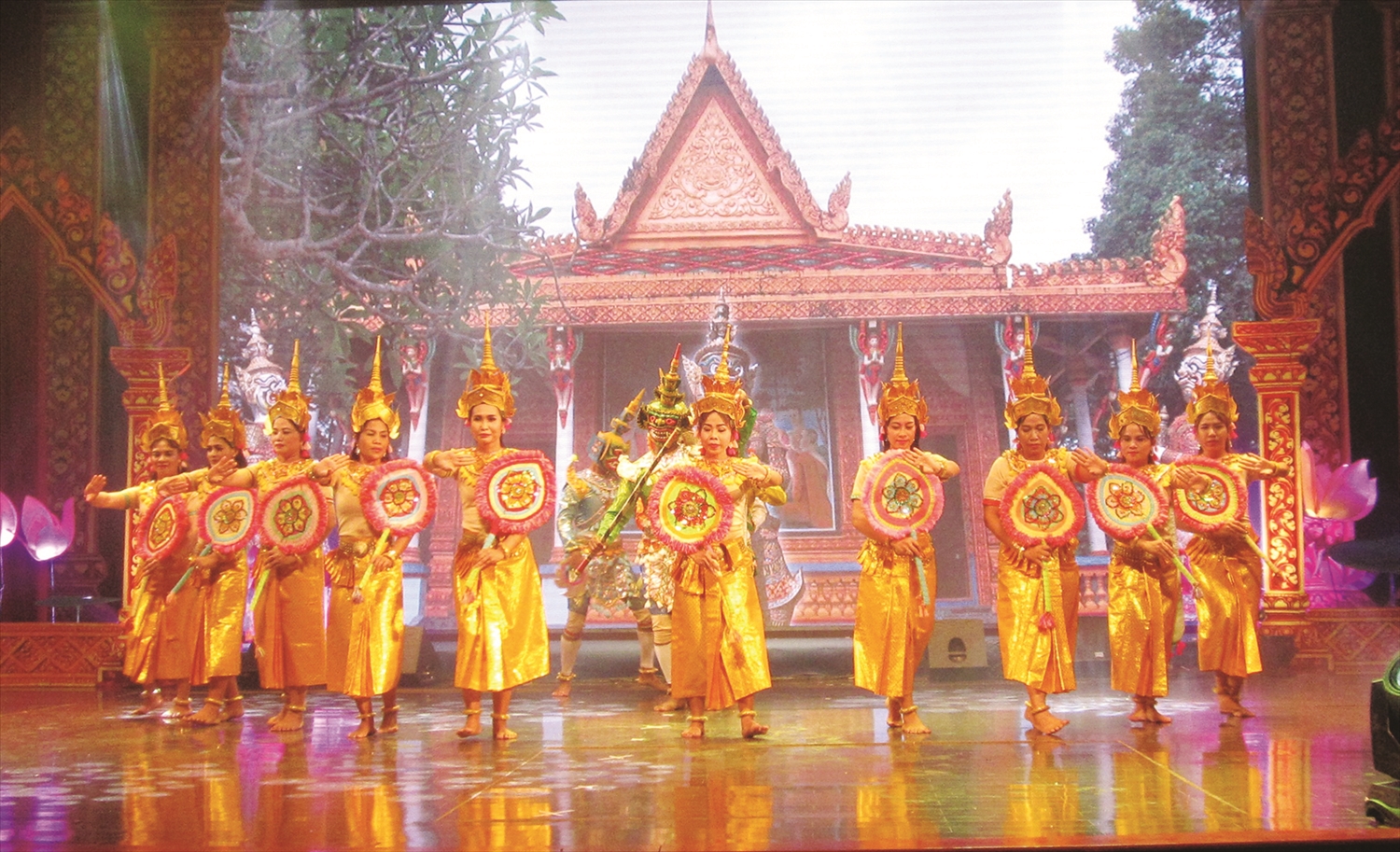 Trình diễn nghệ thuật Khmer trong khuôn khổ sự kiện Ngày hội Văn hóa Du lịch của tỉnh Bạc Liêu