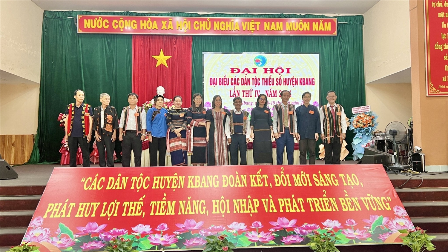 Ra mắt đoàn 12 đại biểu đi dự Đại hội Đại biểu các DTTS tỉnh Gia Lai lần thứ IV, năm 2024