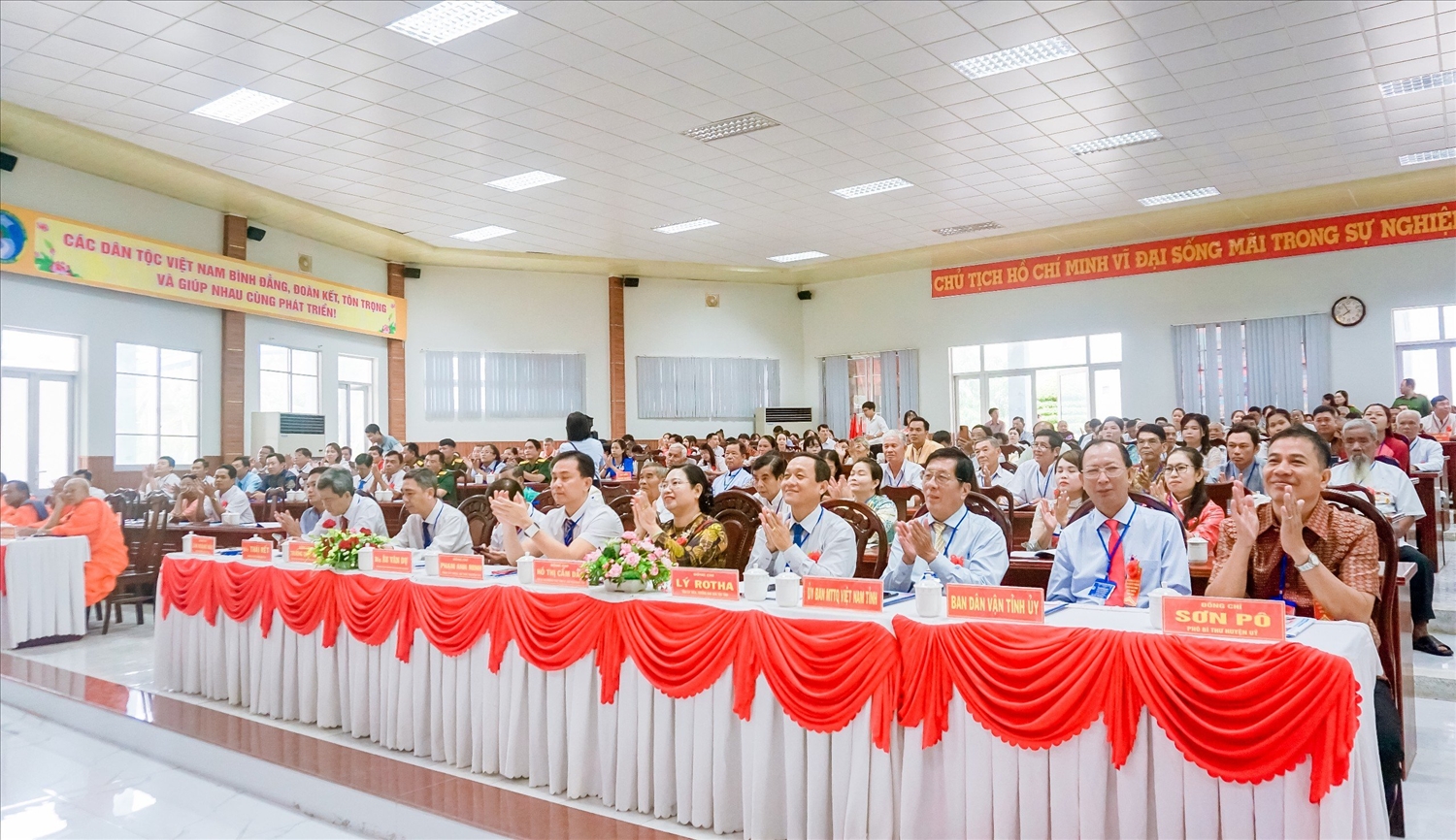 Các đại biểu tham dự Đại hội Đại biểu các DTTS huyện Châu Thành, Sóc Trăng