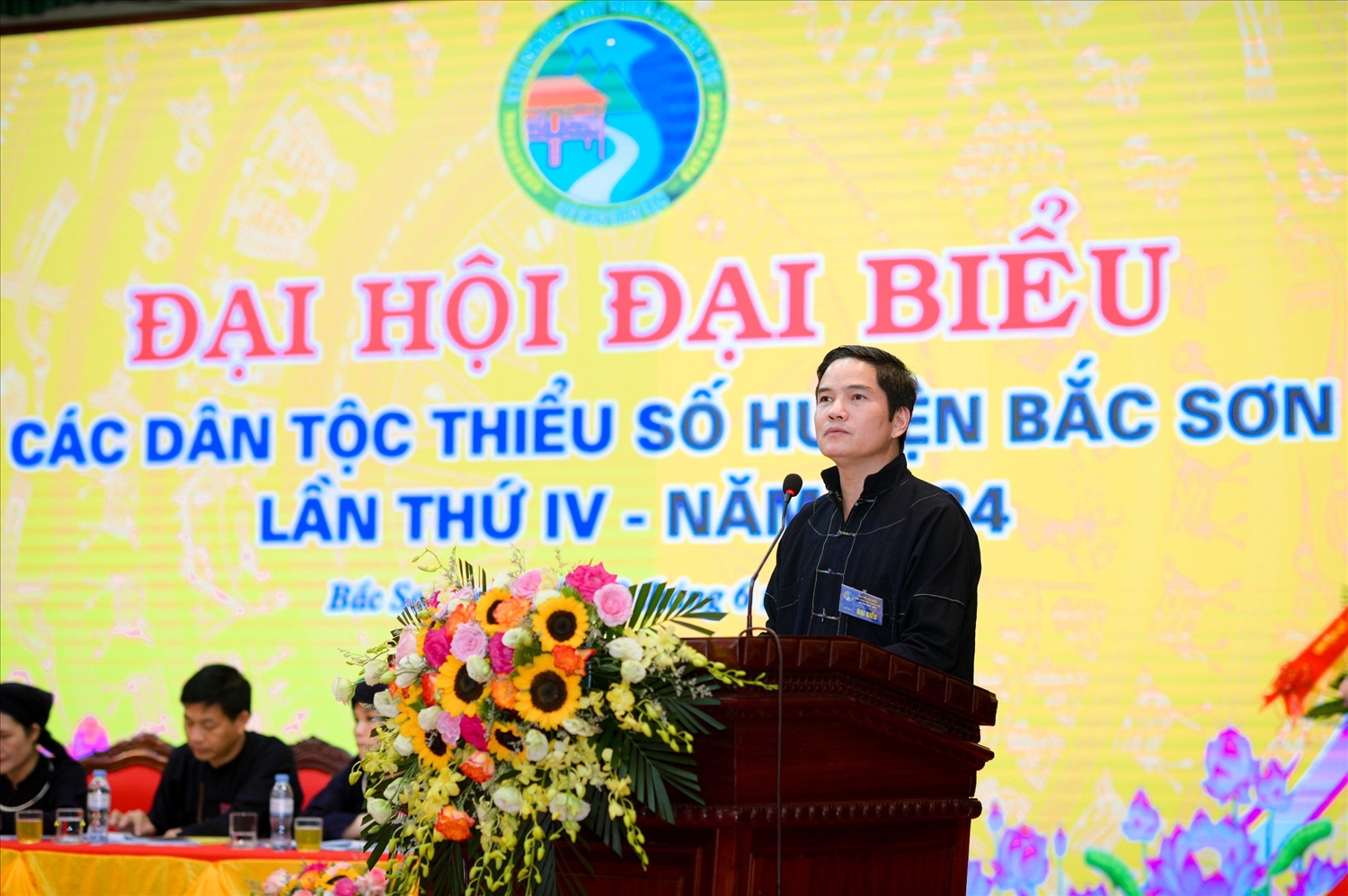 Ông Lâm Văn Viên, Phó Ban Dân tộc tỉnh Lạng Sơn phát biểu tại Đại hội