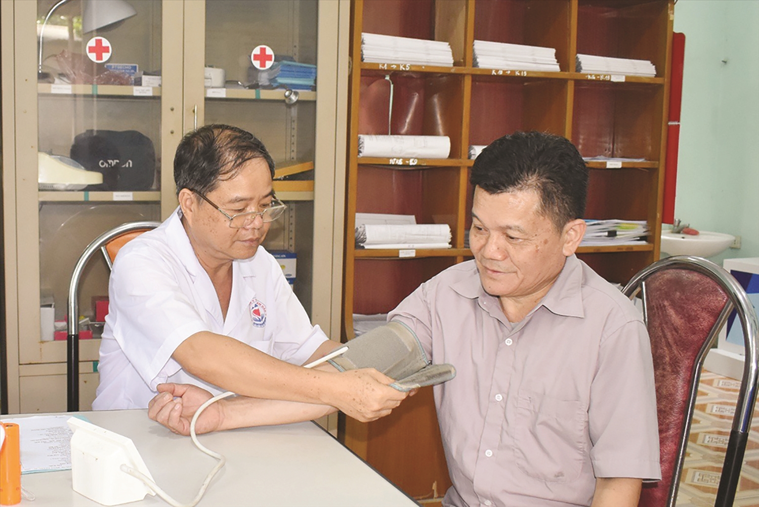  Đồng bào dân tộc Sán Dìu xã Minh Quang, huyện Tam Đảo được chăm sóc sức khỏe tại trạm y tế xã
