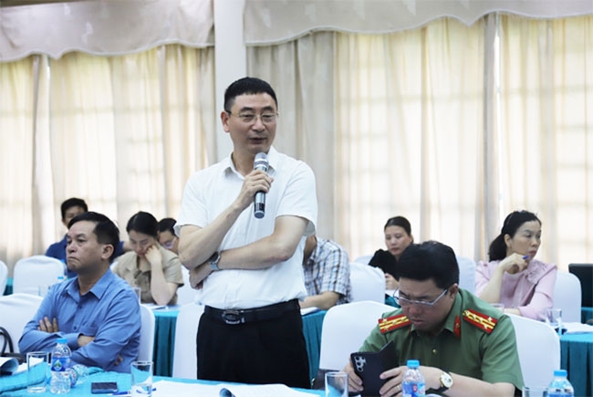 Tiến sĩ Triệu Văn Bình - Phó Vụ trưởng Vụ Dân tộc (Văn phòng Quốc hội) phát biểu tại hội thảo