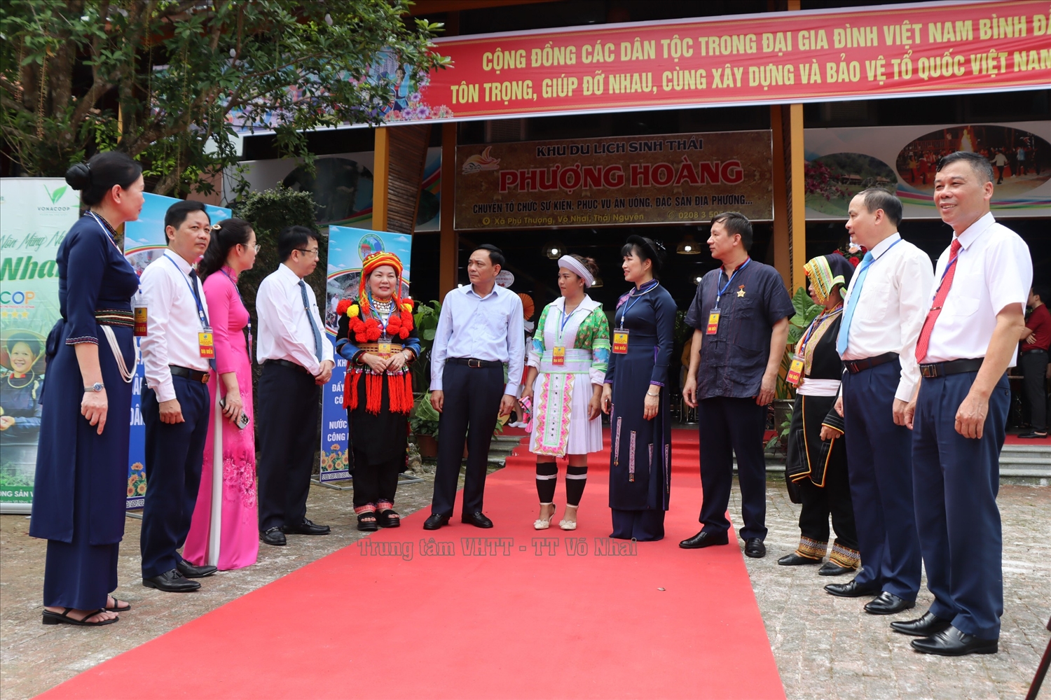 Các đại biểu gặp gỡ, giao lưu chia sẻ kinh nghiệm tại Đại hội