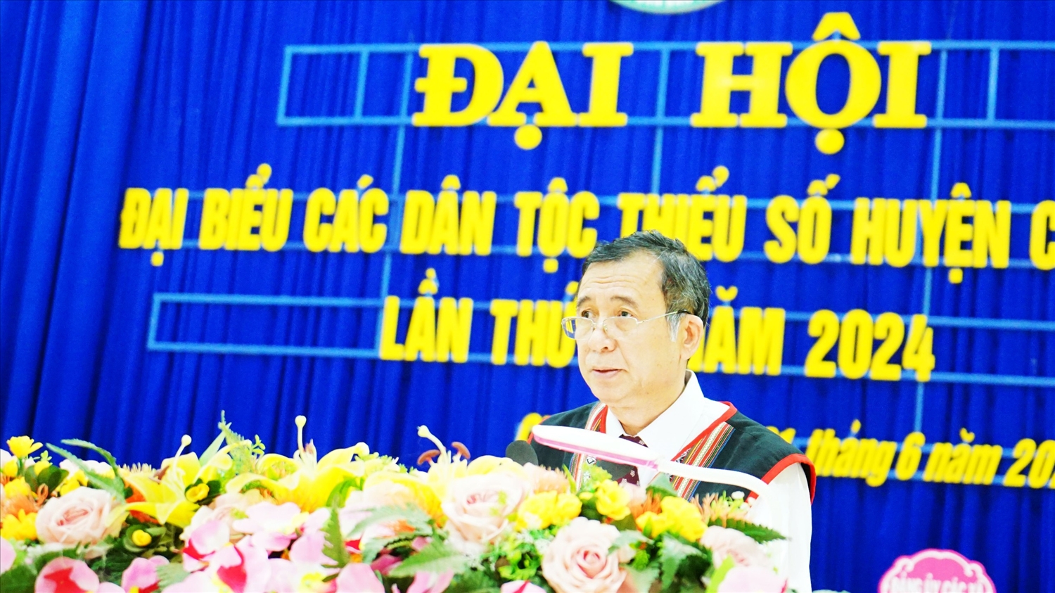 Ông Lê Quang Thái, Phó Bí thư Huyện uỷ, Chủ tịch UBND huyện Chư Pưh phát biểu tại Đại hội