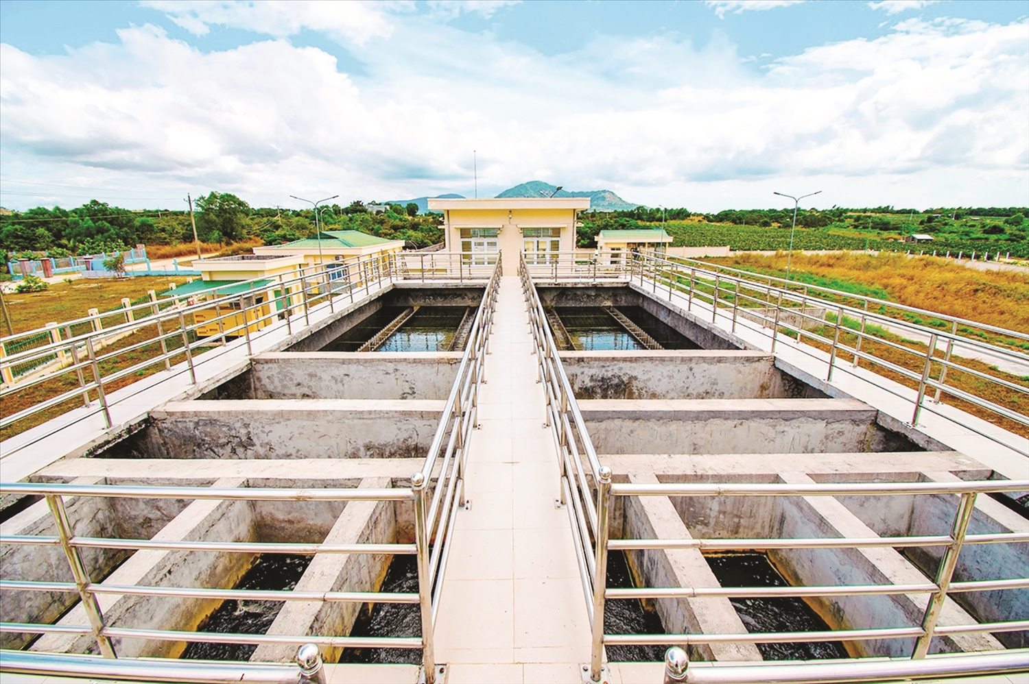 Từ nguồn lực của Chương trình MTQG 1719, các nhà máy cung cấp nước sạch được đầu tư, xây dựng, góp phần giải bài toán thiếu nước ở huyện Hàm Tân, tỉnh Bình Thuận