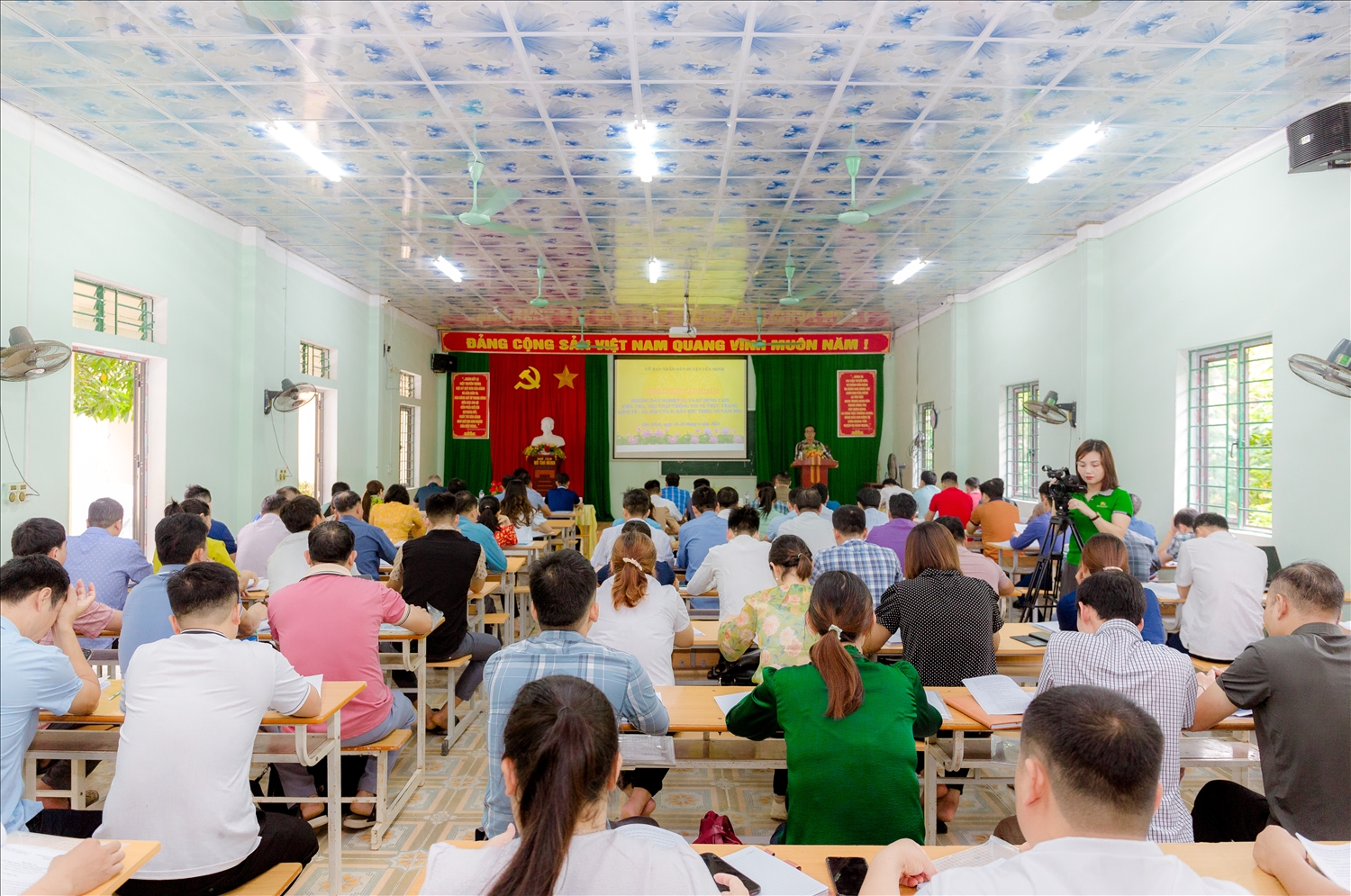 Hội nghị tập huấn nghiệp vụ điều tra, thu thập thông tin về thực trạng kinh tế - xã hội của 53 dân tộc thiểu số năm 2024 tại huyện Yên Minh có sự tham gia của các điều tra viên 18 xã, thị trấn 