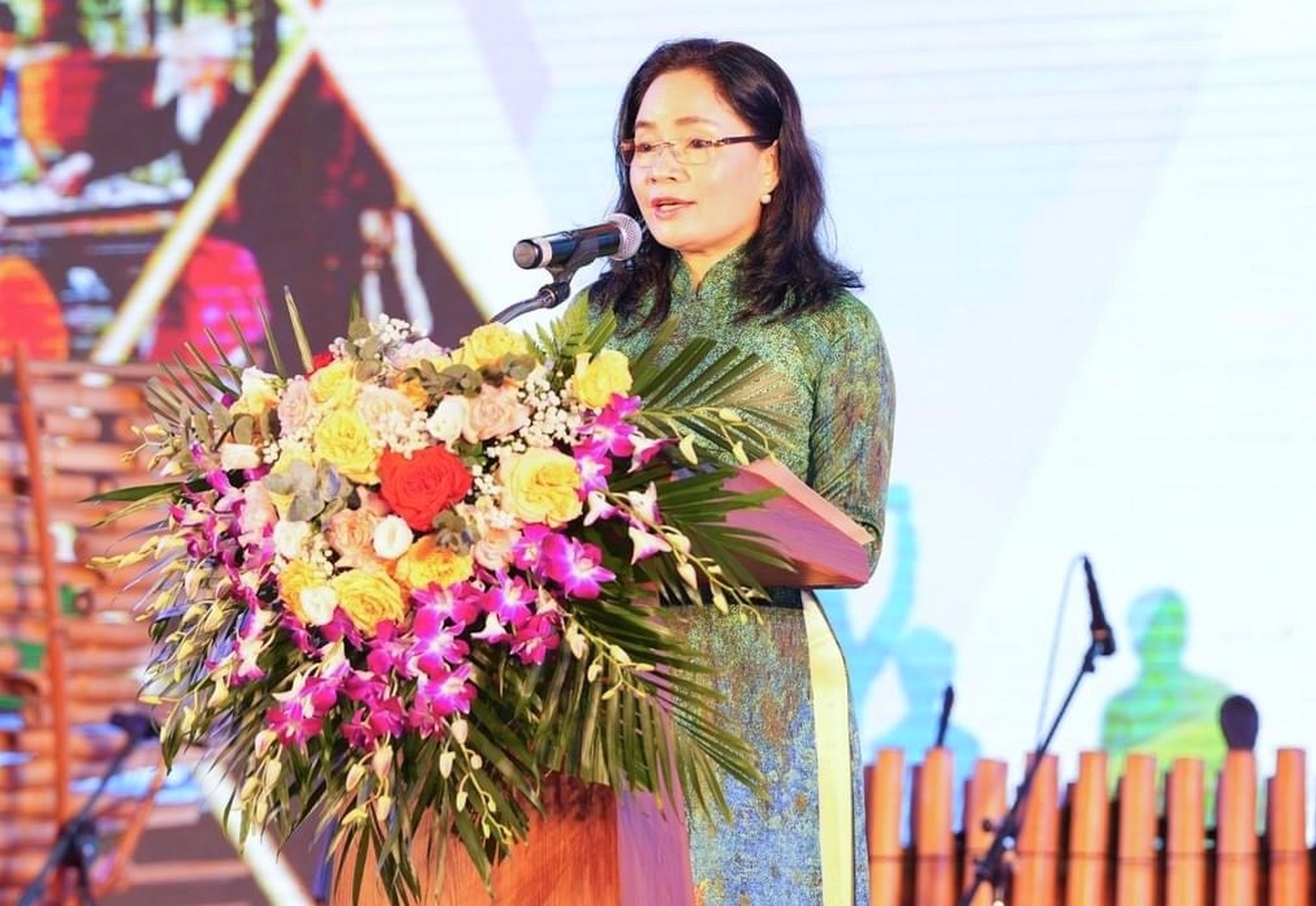 Thứ trưởng Bộ VHTTDL Trịnh Thị Thủy phát biểu khai mạc Ngày hội Gia đình Việt Nam năm 2024. (Ảnh: TT Thông tin, Triển lãm và Điện ảnh tp Hải Phòng)