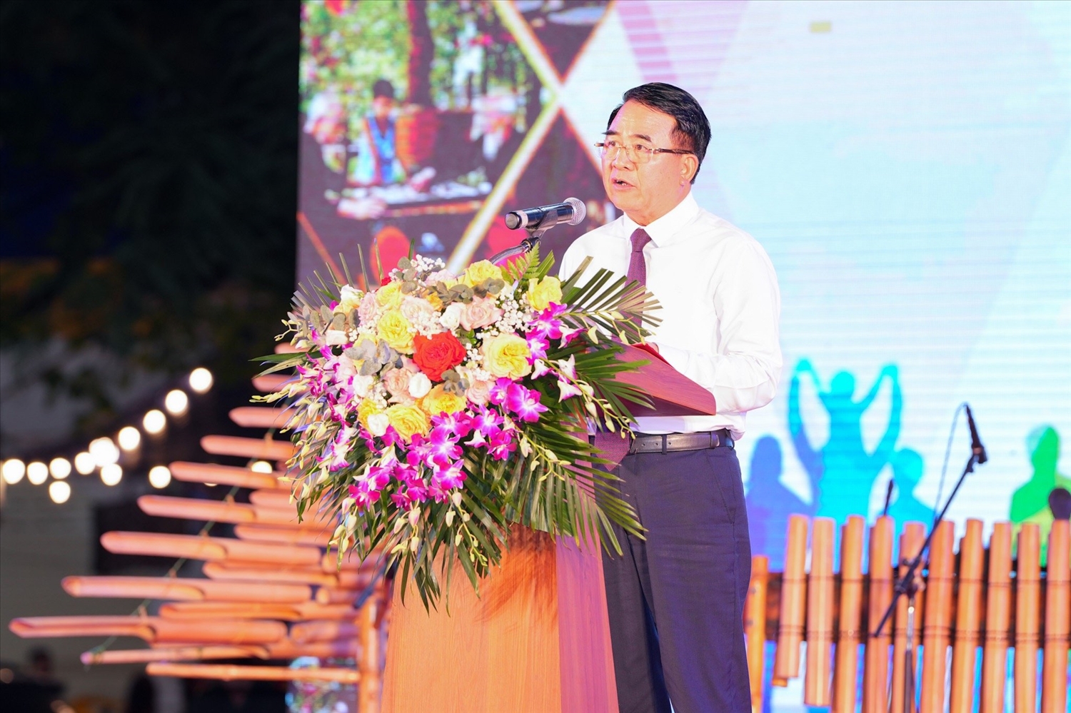 Phó Chủ tịch UBND TP Hải Phòng Lê Khắc Nam phát biểu chào mừng tại Lễ khai mạc. (Ảnh: TT Thông tin, Triển lãm và Điện ảnh tp Hải Phòng)