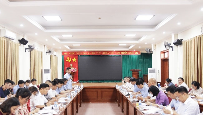 Lãnh đạo Phòng Nông nghiệp và Phát triển nông thôn huyện Bắc Sơn báo cáo kết quả xây dựng NTM trên địa bàn huyện