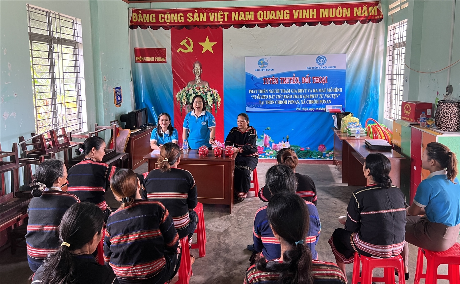 Hội LHPN huyện Phú Thiện tuyên truyền, vận động hội viên phụ nữ DTTS tham gia tiết kiệm mua BHYT vì sức khỏe bản thân và gia đình 