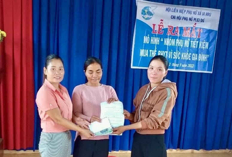 Ra mắt mô hình “Nhóm phụ nữ tiết kiệm mua BHYT vì sức khỏe gia đình” tại xã Ia Hrú, huyện Chư Pưh 