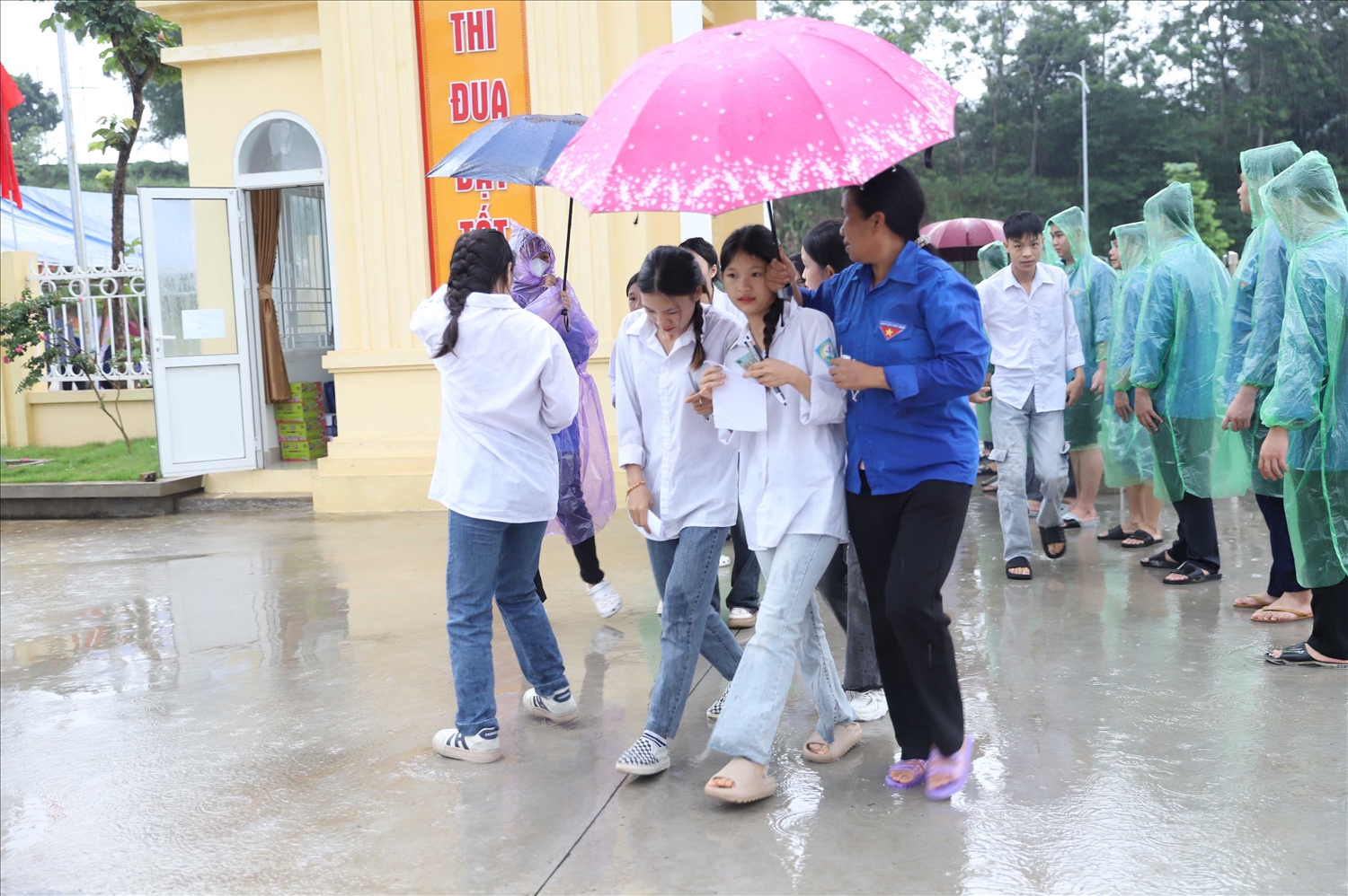 Cùng với cả nước, 291 thí sinh huyện Bình Liêu, tỉnh Quảng Ninh đã đến điểm thi đông đủ