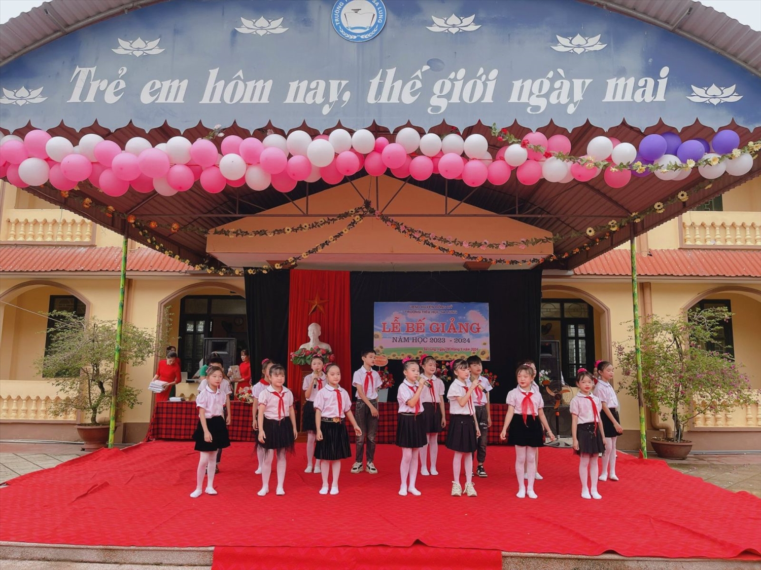 Trường Tiểu học Sa Lung, xã Tân Long được xây dựng khang trang, sạch sẽ, giúp các em học sinh DTTS có điều kiện học tập, rèn luyện tốt nhất (Ảnh TL)
