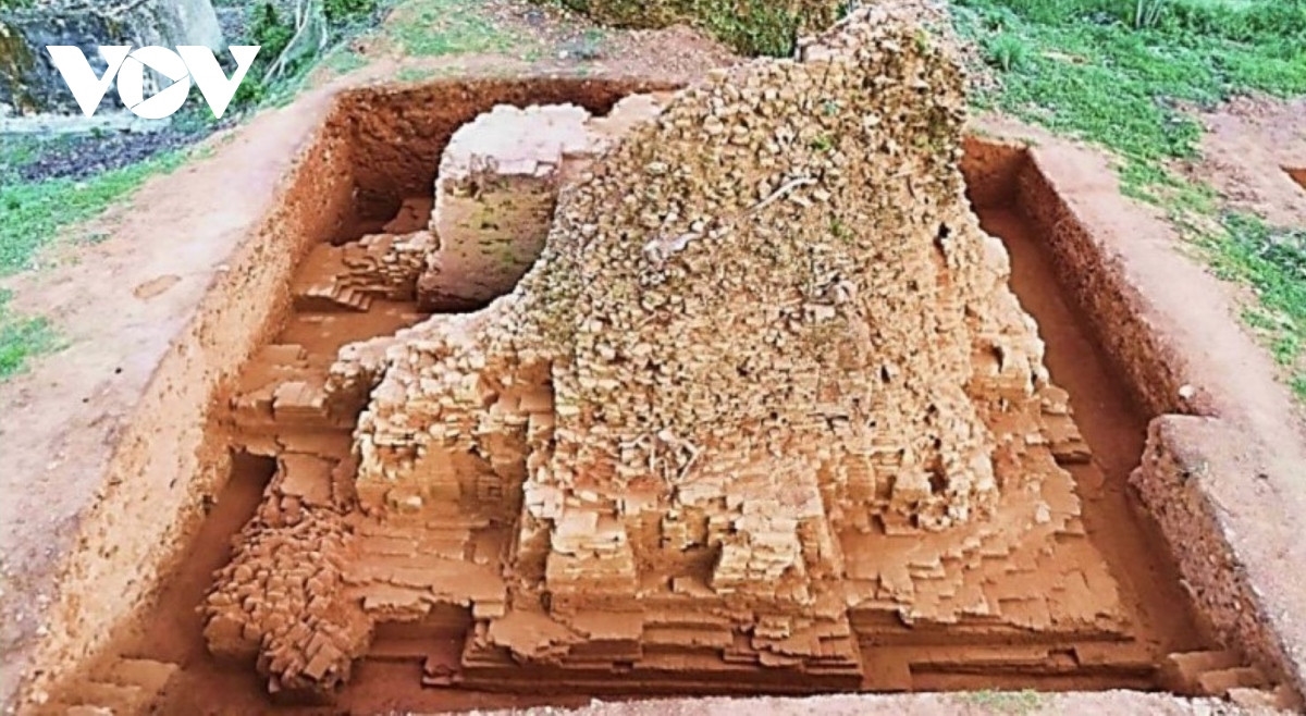 Hố khai quật khảo cổ ở tháp đôi Liễu Cốc, tỉnh Thừa Thiên Huế( Ảnh nguồn VOV)
