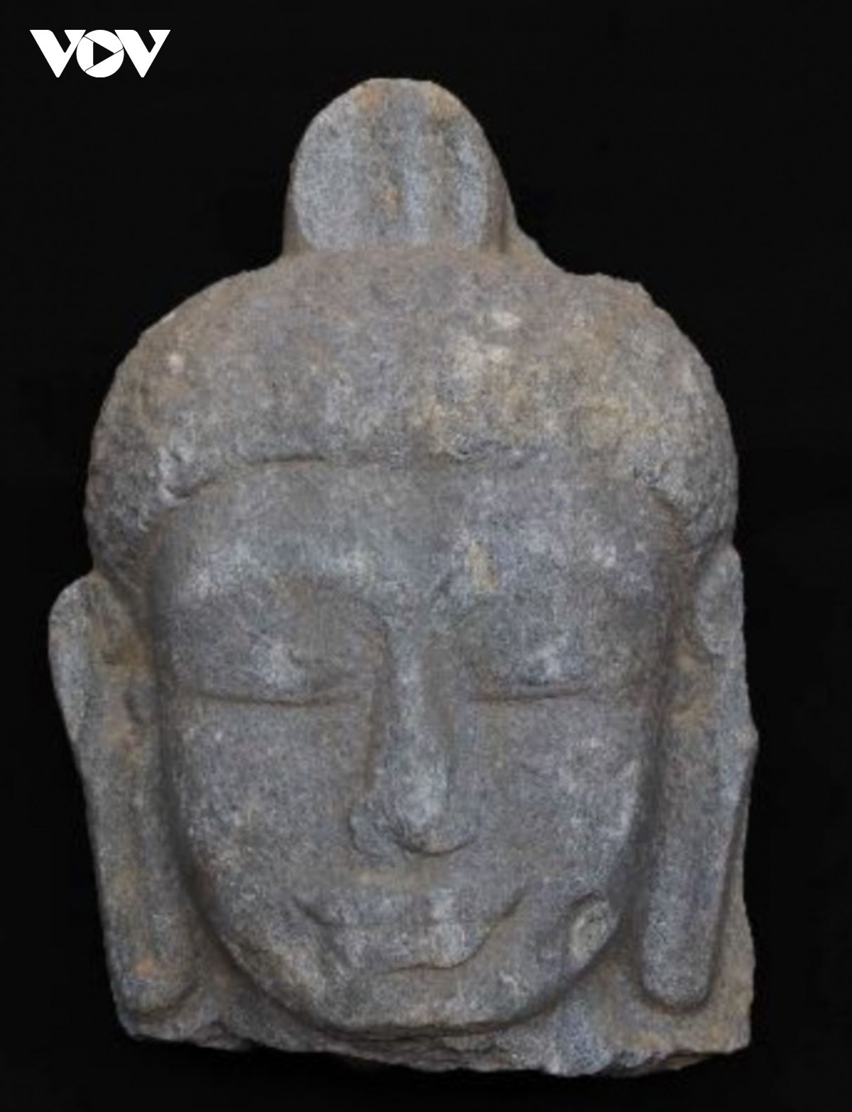 Đầu phù điêu Phật, thế kỷ XI-XII được tìm thấy trong quá trình khảo cổ tháp đôi Liễu Cốc( Ảnh nguồn VOV)
