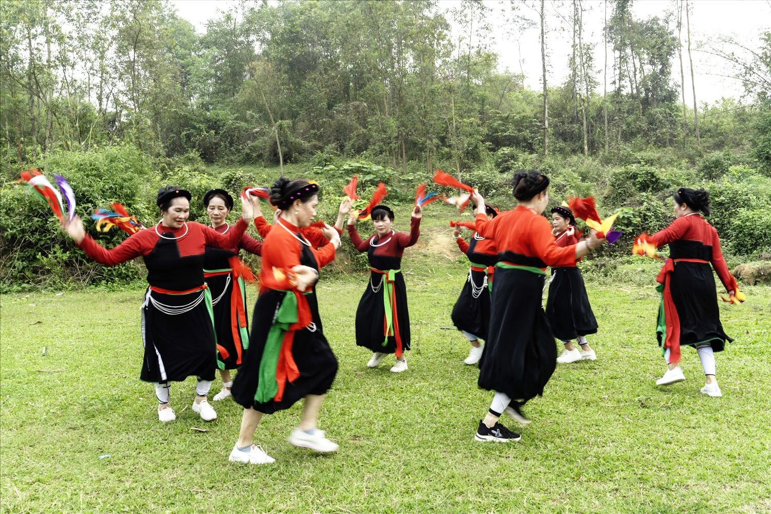 Tỉnh Tuyên Quang sẽ triển khai lớp truyền dạy bảo tồn, phát huy nghệ thuật trình diễn dân gian hát sịnh ca (sình ca) cho các học viên là người Cao Lan. (Ảnh minh họa - Giang Lam)