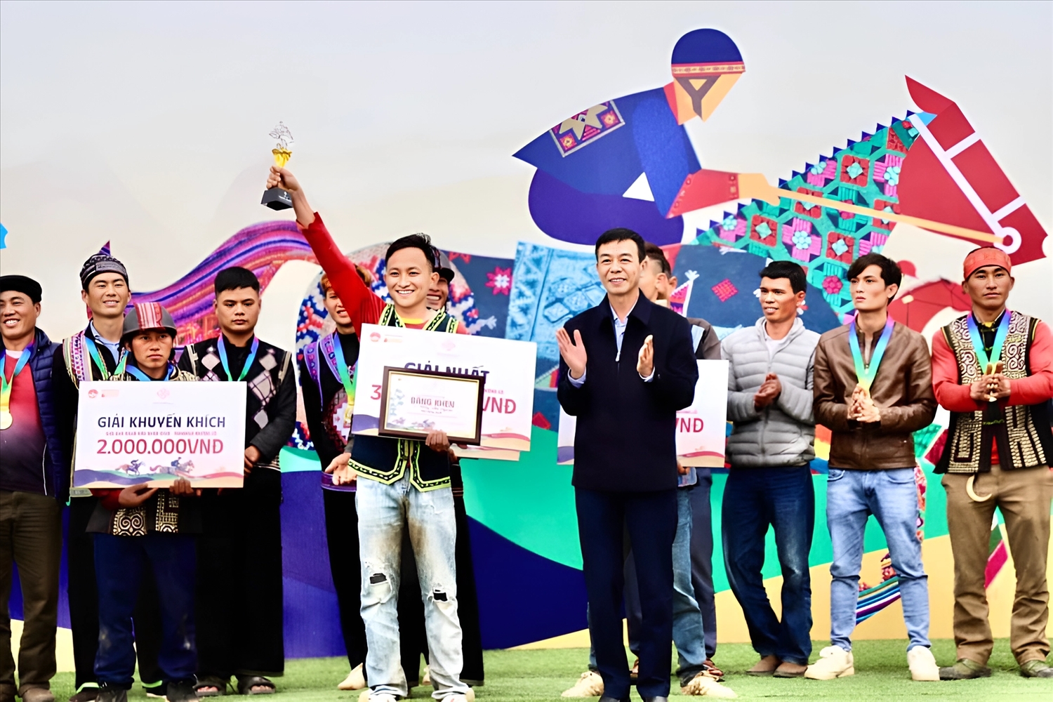 Giải Nhất tại Giải đua ngựa đầu Xuân 2024 - Shanrila Mường Lò (Yên Bái) thuộc về đội đua Làng Khiêng