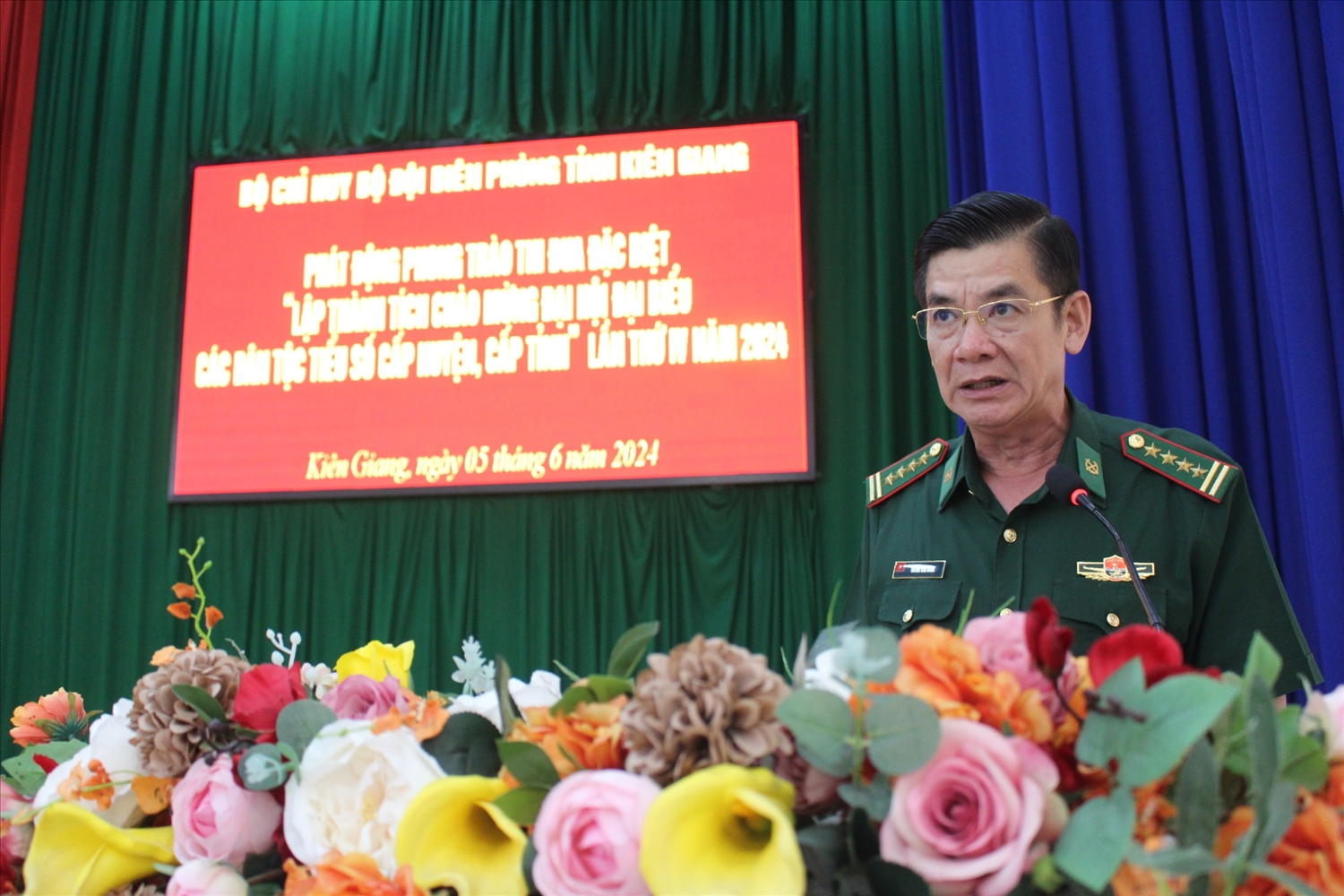 Đại tá Huỳnh Văn Đông, Chính uỷ Bộ Chỉ huy BĐBP tỉnh Kiên Giang phát biểu phát động các phong trào thi đua 