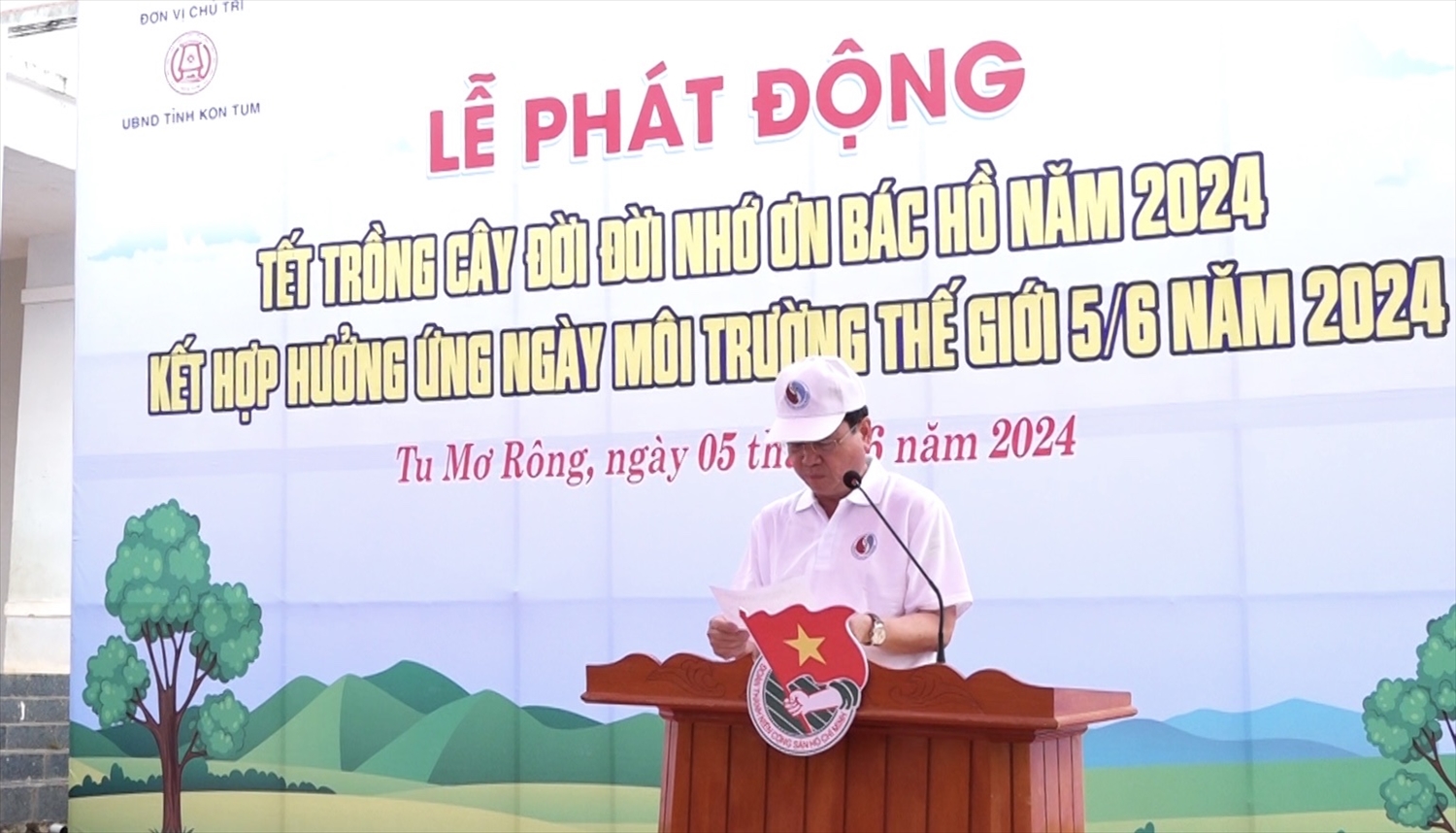 Ông Nguyễn Hữu Tháp, Phó Chủ tịch UBND tỉnh Kon Tum kêu gọi người dân tích cực trồng cây phân tán và trồng rừng