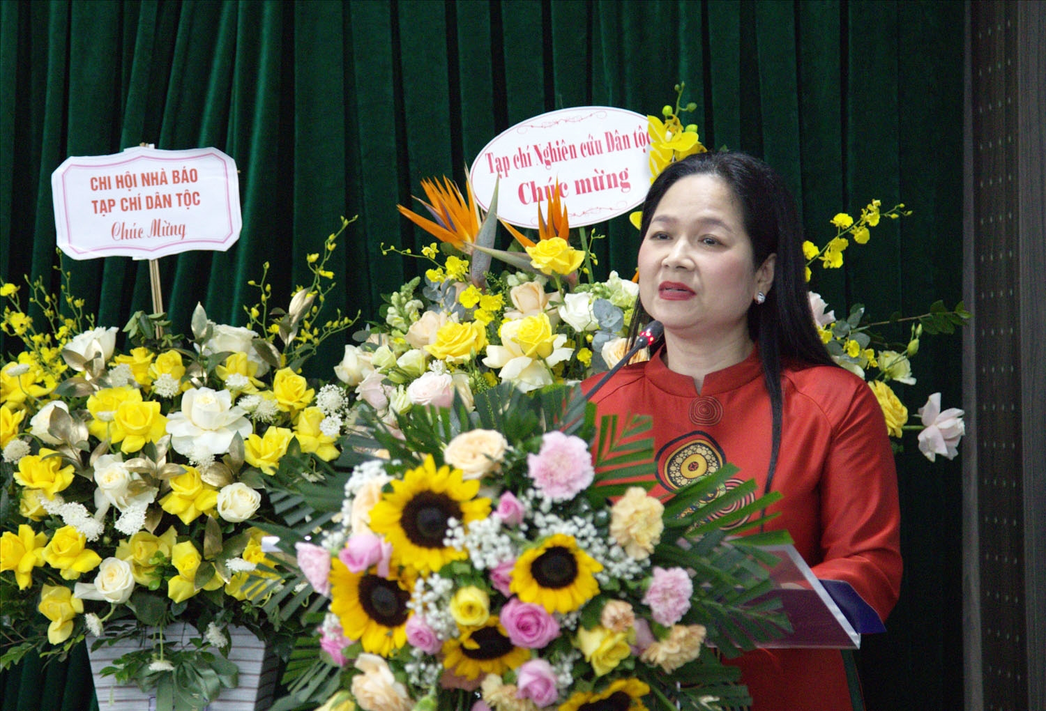  Ủy viên Ban Chấp hành, Trưởng Ban Công tác hội, Hội Nhà báo Việt Nam Vũ Thị Hà phát biểu tại Đại hội