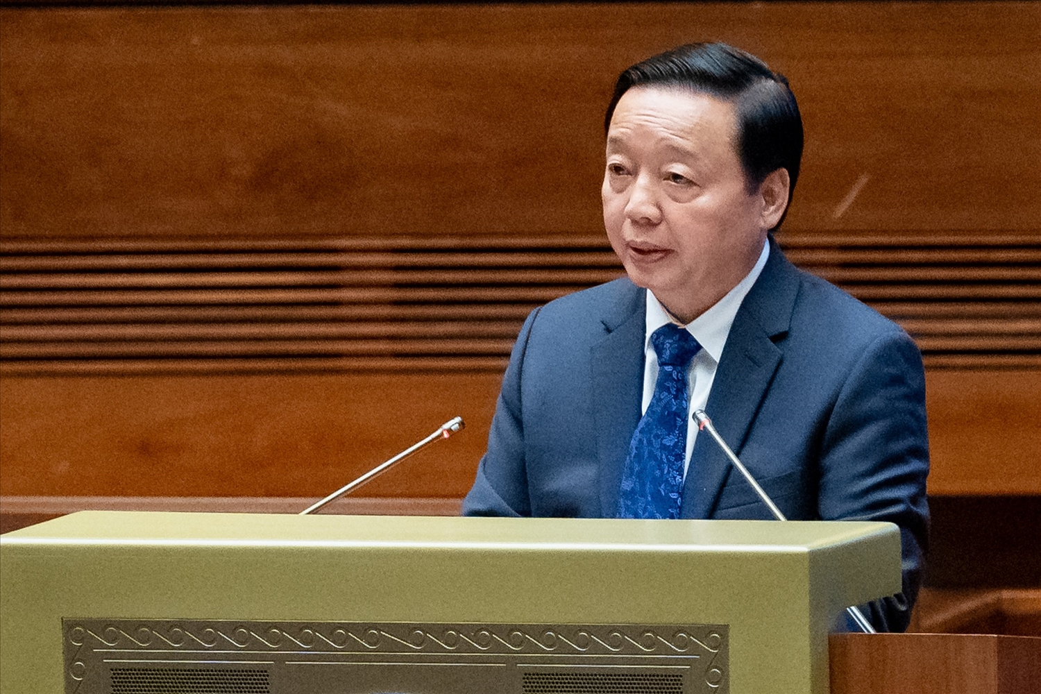 Phó Thủ tướng Chính phủ Trần Hồng Hà báo cáo trước Quốc hội