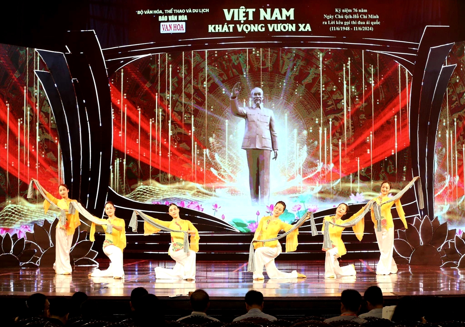 Từ lòng kính yêu vô hạn đối với vị lãnh tụ vĩ đại của dân tộc, các nghệ sĩ đã thể hiện những nhạc phẩm bất hủ về Chủ tịch Hồ Chí Minh