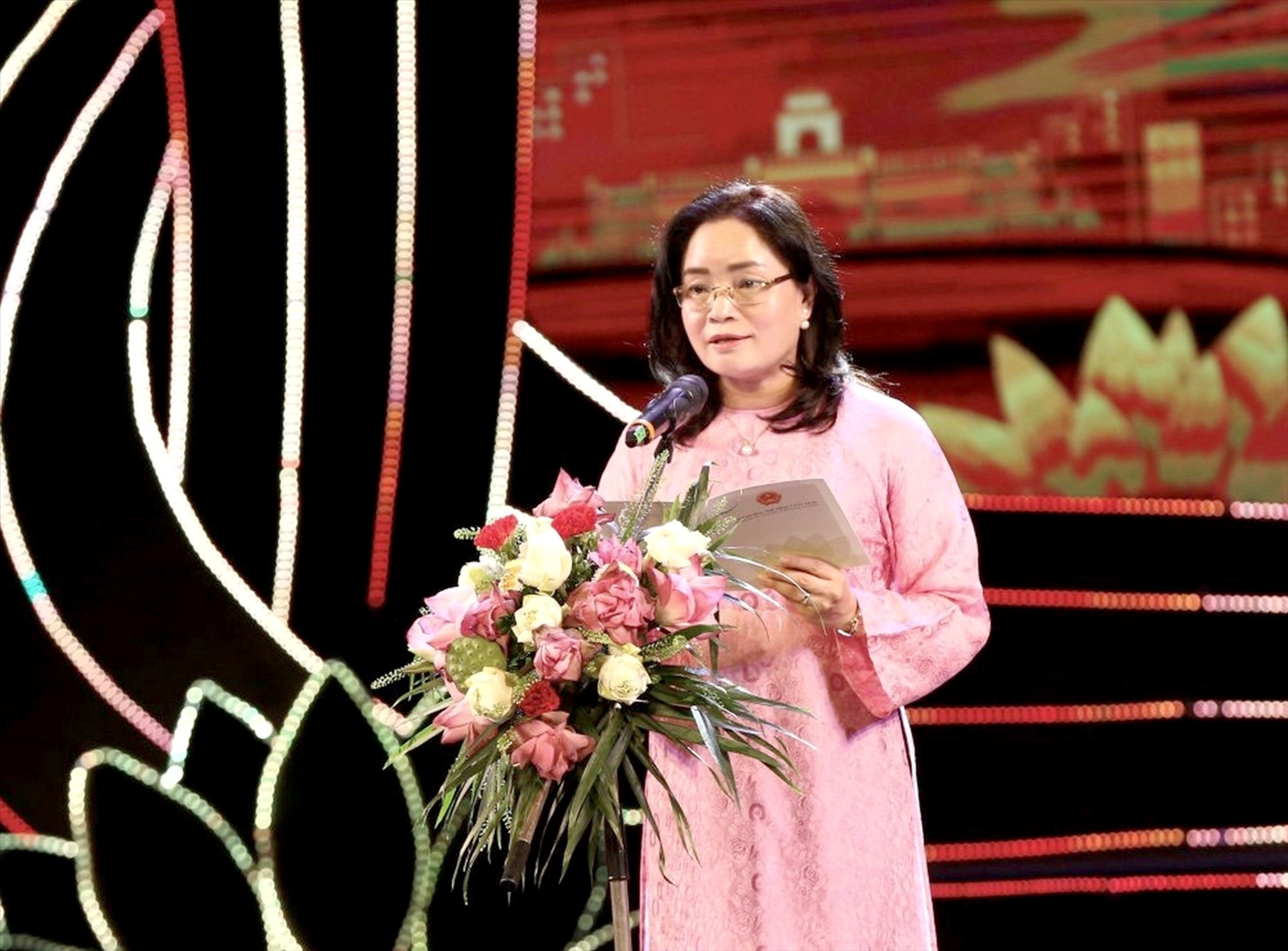 Thứ trưởng Bộ Văn hóa, Thể thao và Du lịch Trịnh Thị Thủy phát biểu khai mạc chương trình
