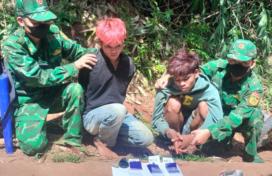 (Tin): Quảng Trị: Bắt giữ 2 người quốc tịch Lào vận chuyển trái phép chất ma túy