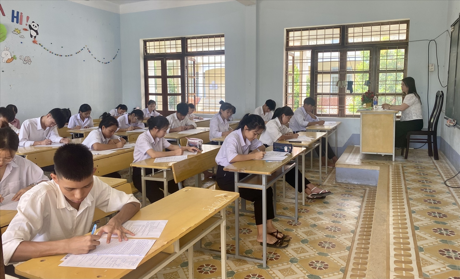 Trường PTTH DTNT tỉnh Kon Tum tổ chức cho học sinh thi thử nhằm nâng cao kỹ năng làm bài thi 