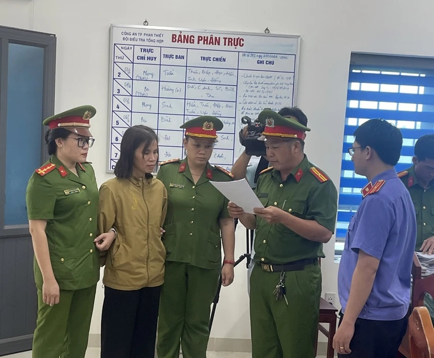 Công bố lệnh bắt giam Nguyễn Thị Hoài Diễm, người tham gia giữ người, bạo hành do cuồng tín tà giáo. Ảnh PN.