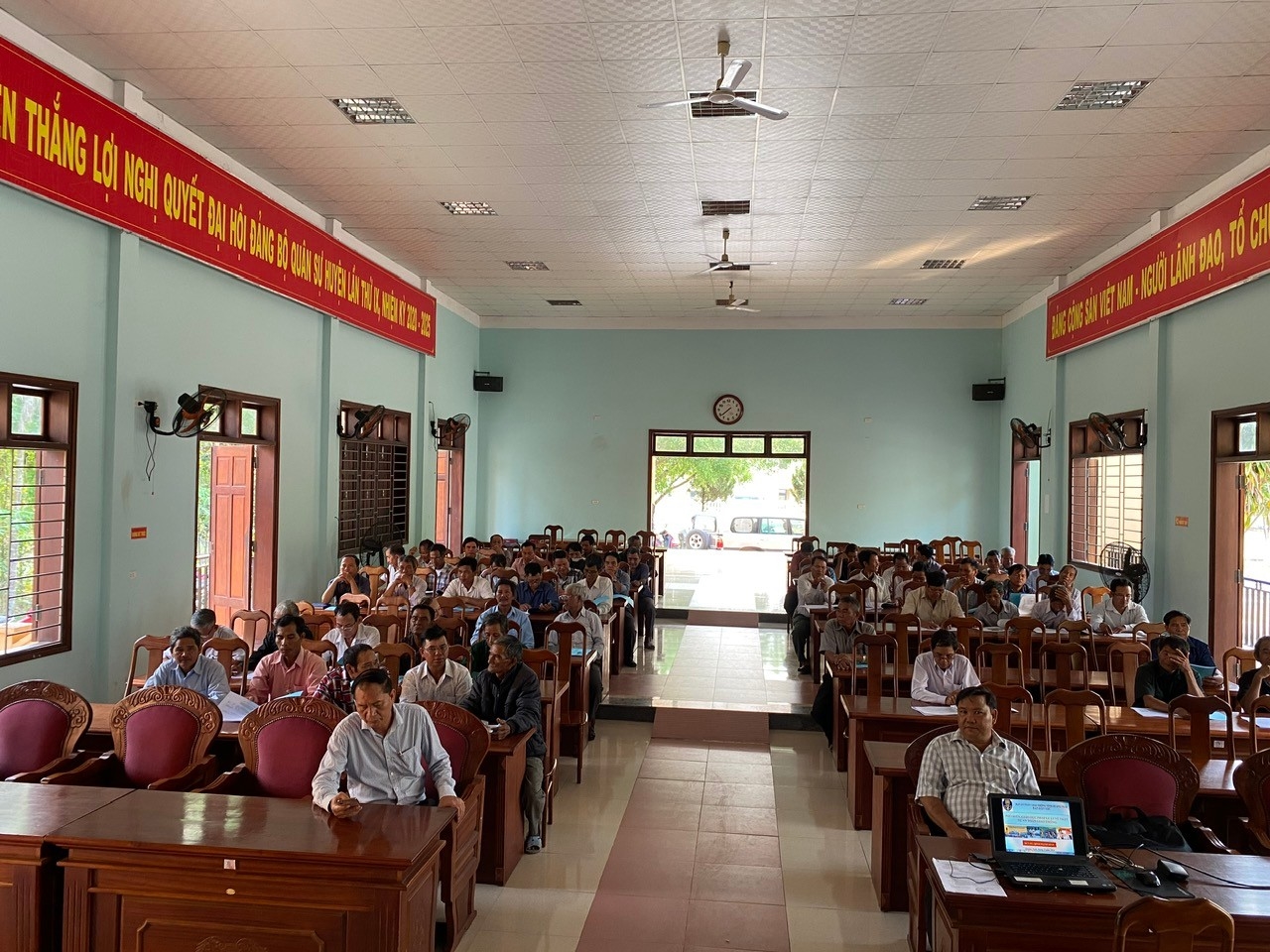 Quang cảnh Hội nghị tập huấn, tuyên truyền tại huyện Ba Tơ.