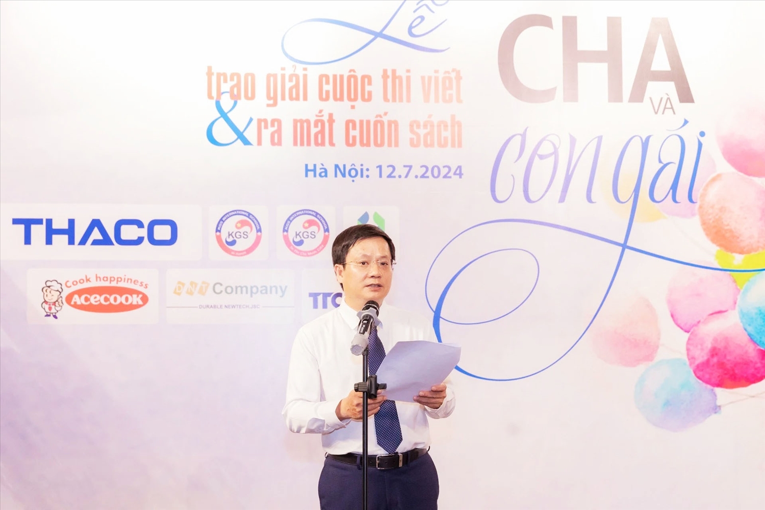 Nhà báo Hồ Minh Chiến - Tổng Biên tập Tạp chí Gia đình Việt Nam, Trưởng Ban Tổ chức phát biểu tại buổi lễ