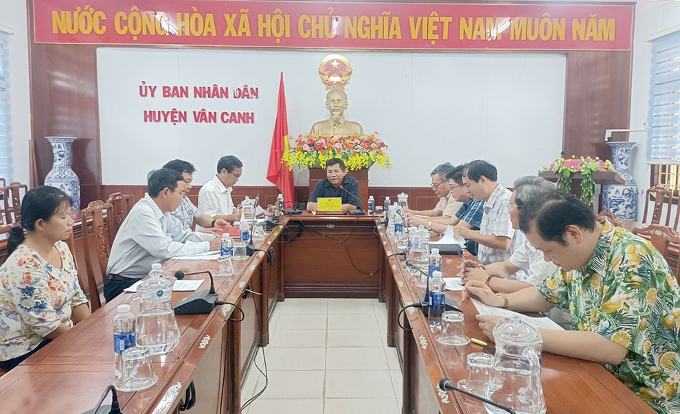 Quang cảnh buổi làm việc