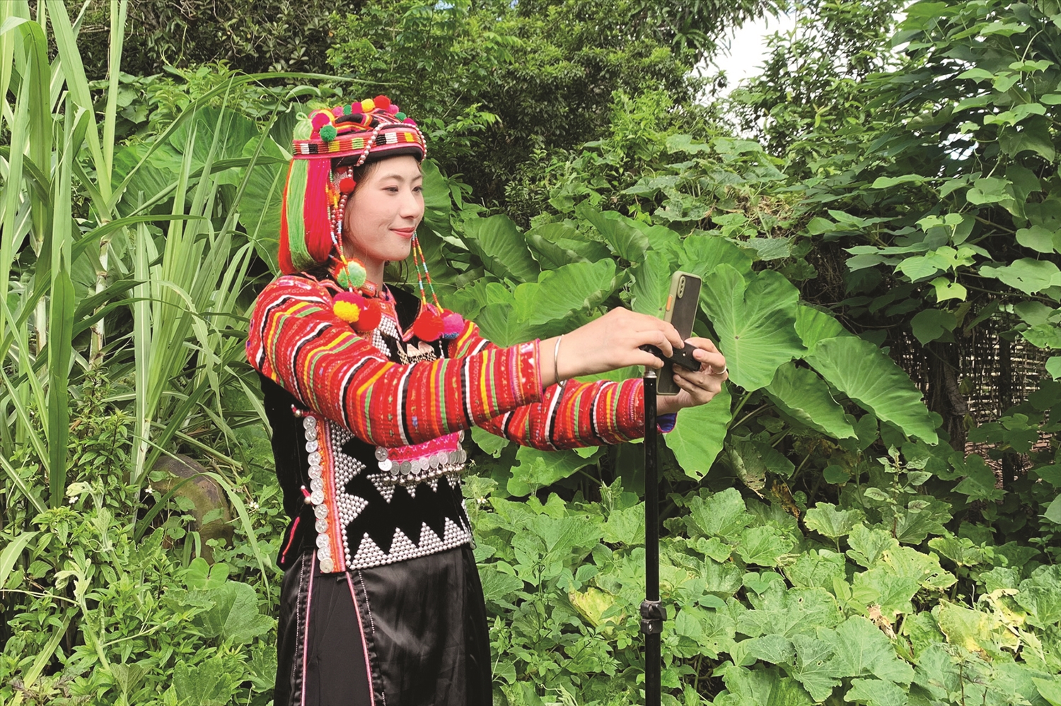  Chất liệu để Tiktoker HaniChang Chang Khừ Pứ sáng tạo nội dung cuộc sống đồng bào Hà Nhì ngay tại bản A Pa Chải nơi cô sinh sống