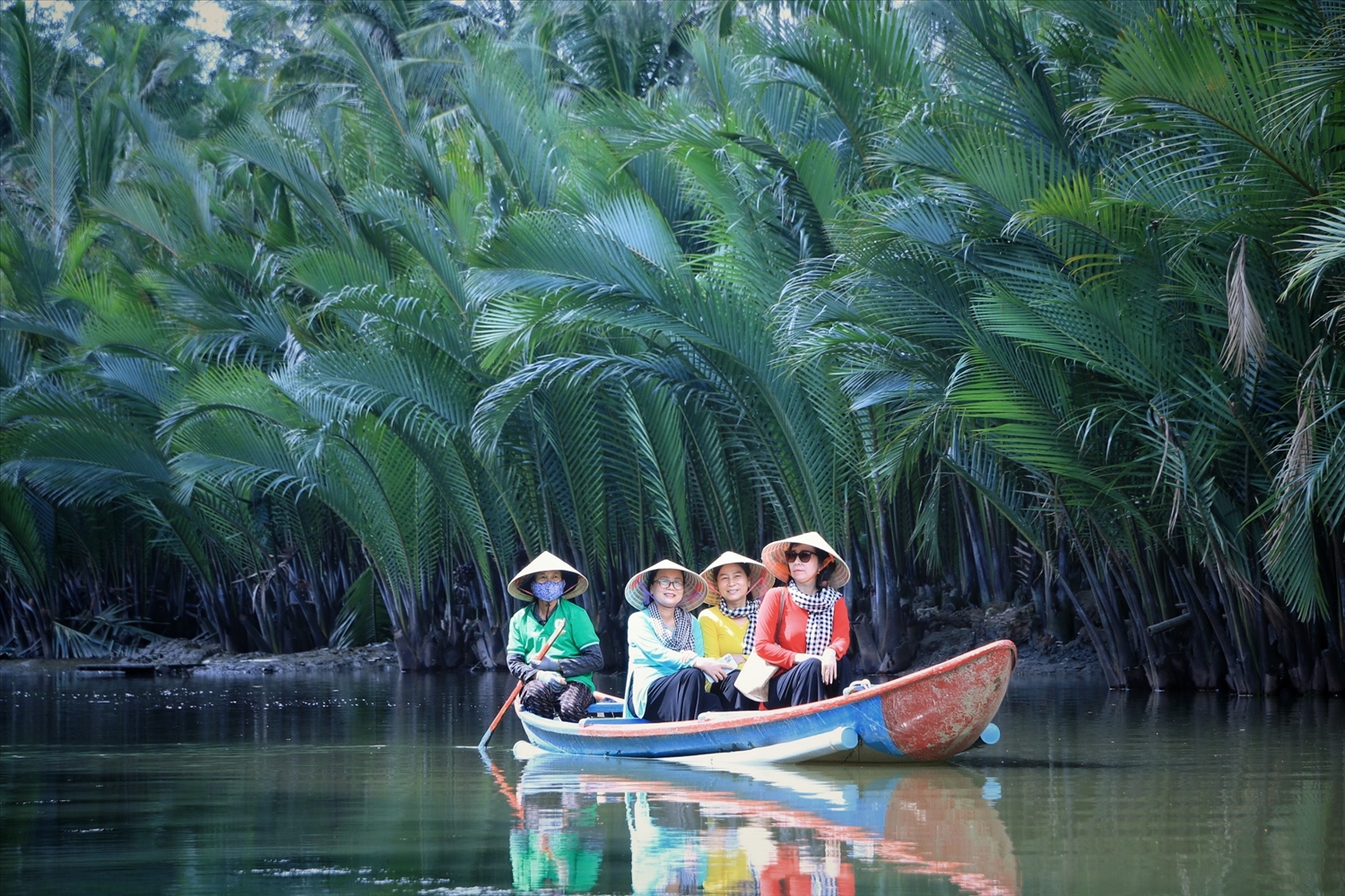 Việc công nhận điểm du lịch Rừng dừa nước Tịnh Khê tạo điều kiện thuận lợi cho du khách đến du lịch, tham quan.