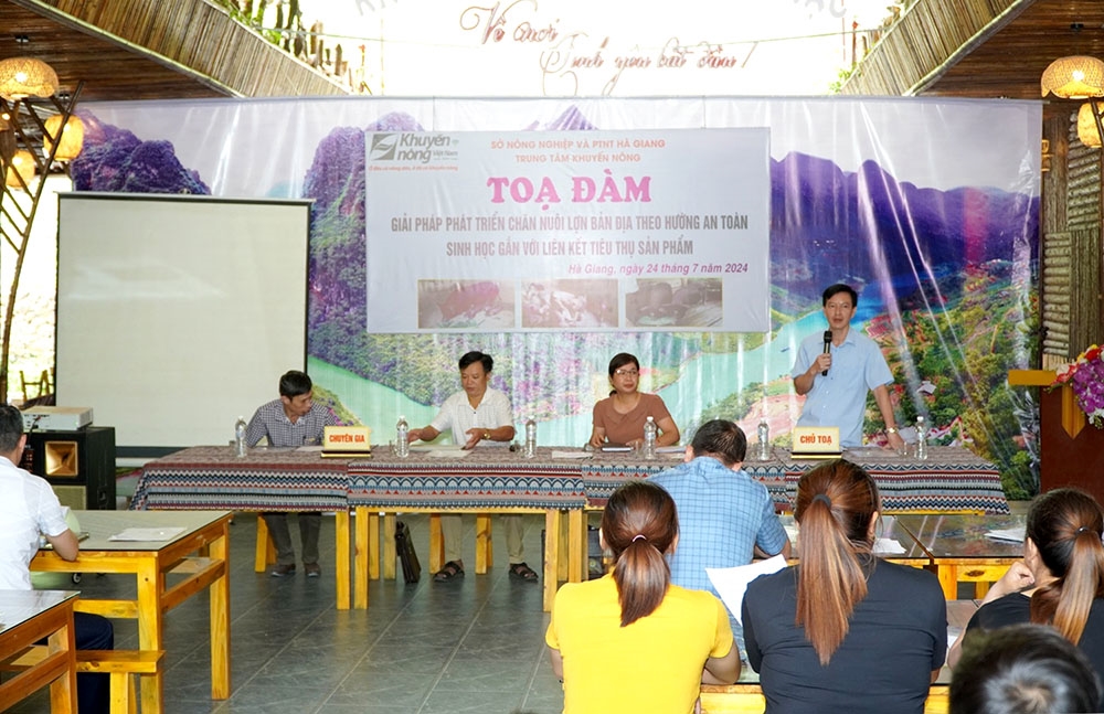 Lãnh đạo Trung tâm Khuyến nông tỉnh Hà Giang phát biểu tại Tọa đàm