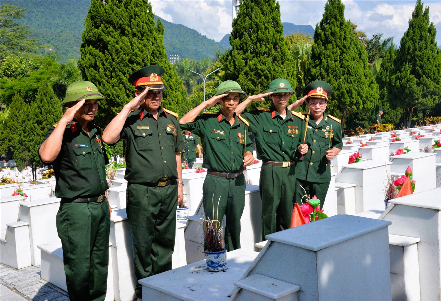 Đã thành thông lệ, những người lính Vị Xuyên năm xưa thường trở về thăm lại đồng đội vào tháng 2 và tháng 7 hằng năm