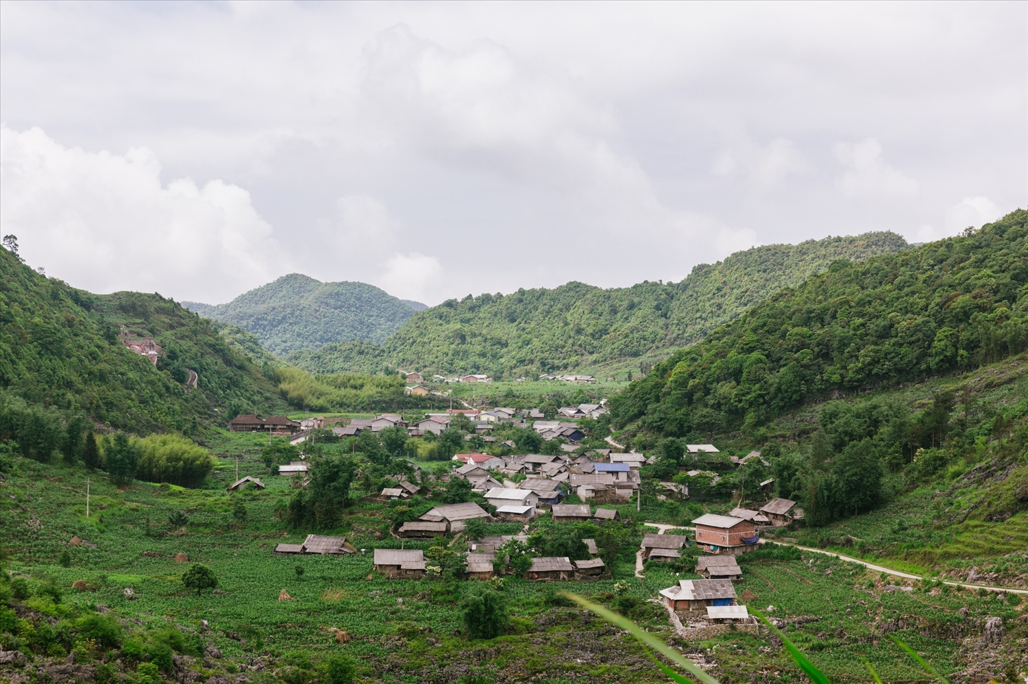 Thôn Há Ía, xã Cán Chu Phìn, huyện Mèo Vạc, tỉnh Hà Giang