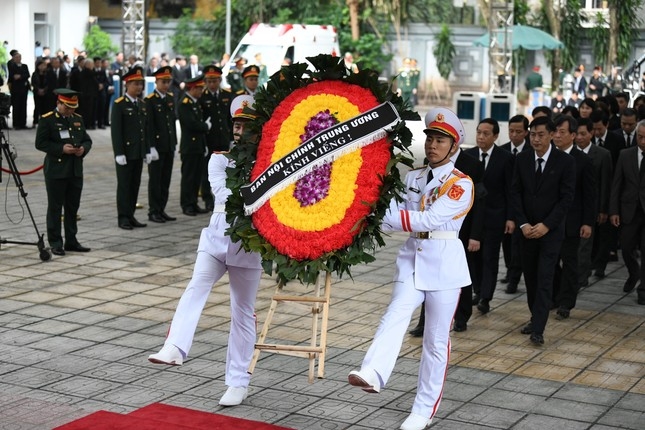 Đoàn Ban Nội chính Trung ương vào viếng