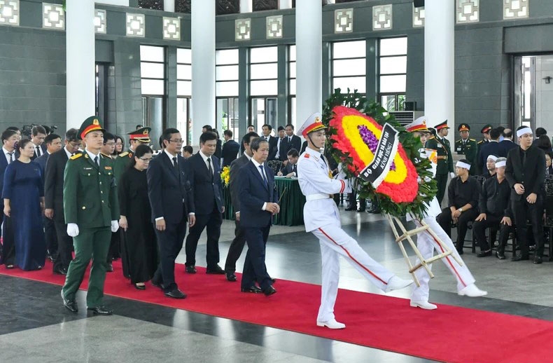 Đoàn Bộ Giáo dục và Đào tạo viếng Tổng Bí thư Nguyễn Phú Trọng. (Ảnh: Nhandan.vn)