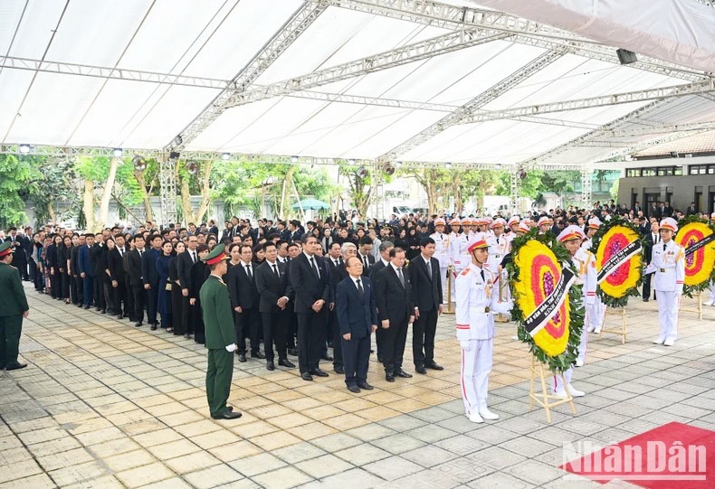 Đoàn Bộ Văn hóa, Thể thao và Du lịch viếng Tổng Bí thư Nguyễn Phú Trọng. (Ảnh: Nhandan.vn)