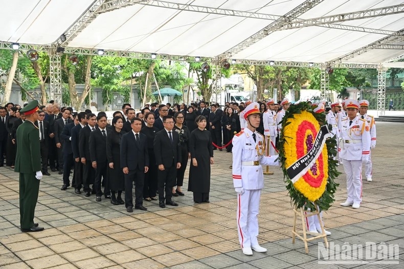 Đoàn Hội Nhà báo Việt Nam viếng Tổng Bí thư Nguyễn Phú Trọng. (Ảnh: Nhandan.vn)